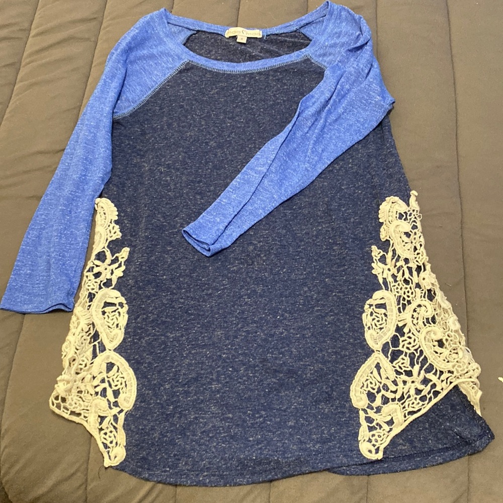 Blue 3/4 sleeve Moa Moa shirt